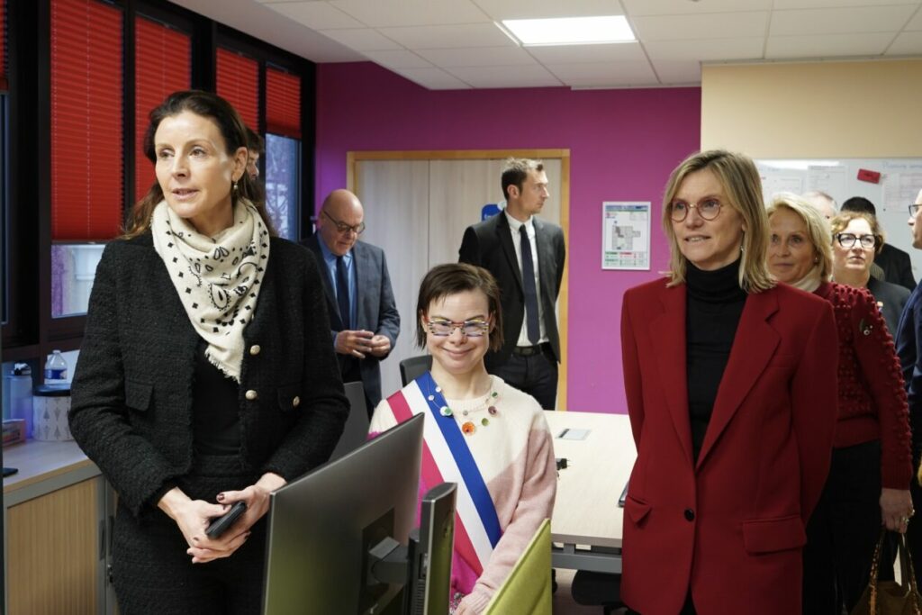 Agnès Pannier Runacher Éléonore Laloux et Charlotte Parmentier Lecocq en visite officielle dans le Pas-de-Calais chez Down'up